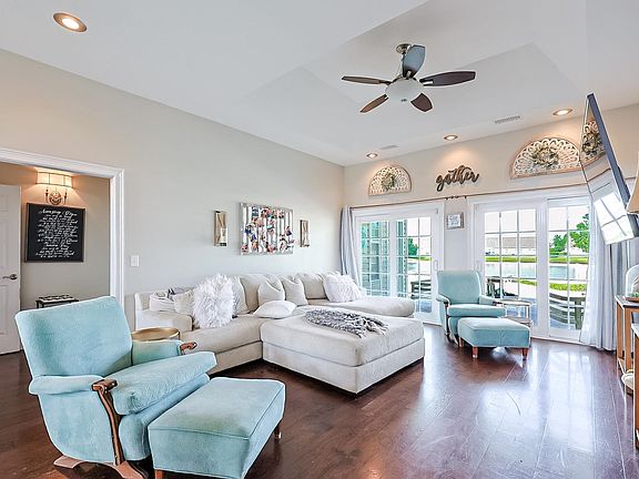 4th image of 2090 Deerfield Ave.