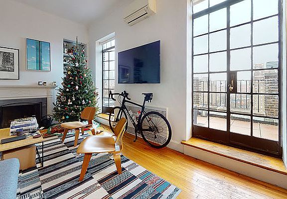 4th image of 1 Christopher St Ph A