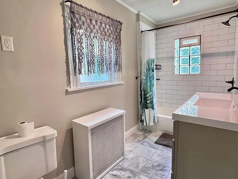 2869 Markbreit Ave — Photo 10
