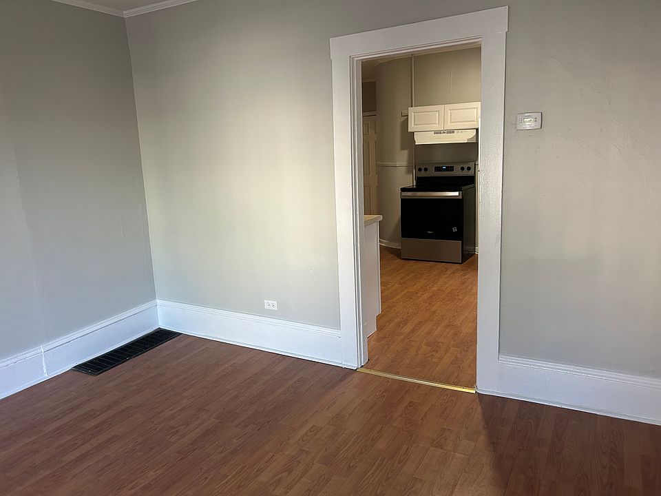 1st image of 172 Pine St APT 1