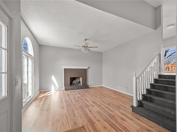 2nd image of 15311 Foster St