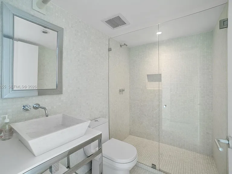 5801 Collins Ave #1200 — Photo 52