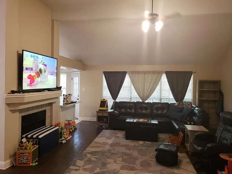 8010 Blackfin Dr — Photo 2