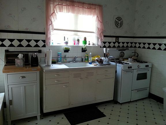 2nd image of 1691 E 93rd St