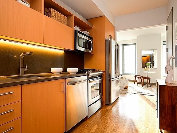 4th image of 8 Spruce St APT 10P