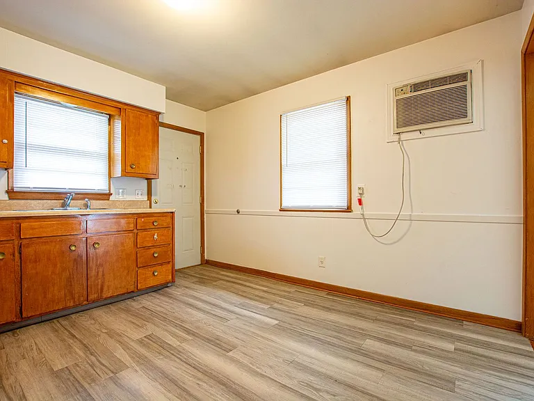 3605 S 82nd St — Photo 11