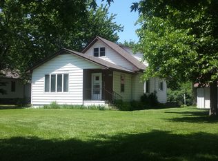 912 E 6th St, Freeman, SD 57029