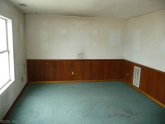 3rd image of 2105 Kimball Cir