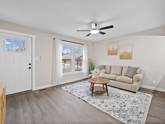 3rd image of 513 Yvonne Dr