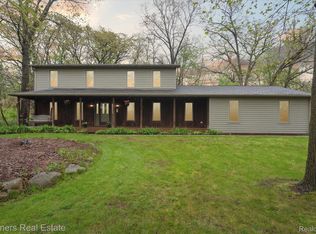 8600 2nd St, Pinckney, MI 48169