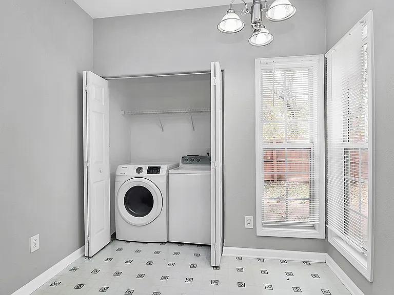 141 Ross Moore Ave — Photo 5