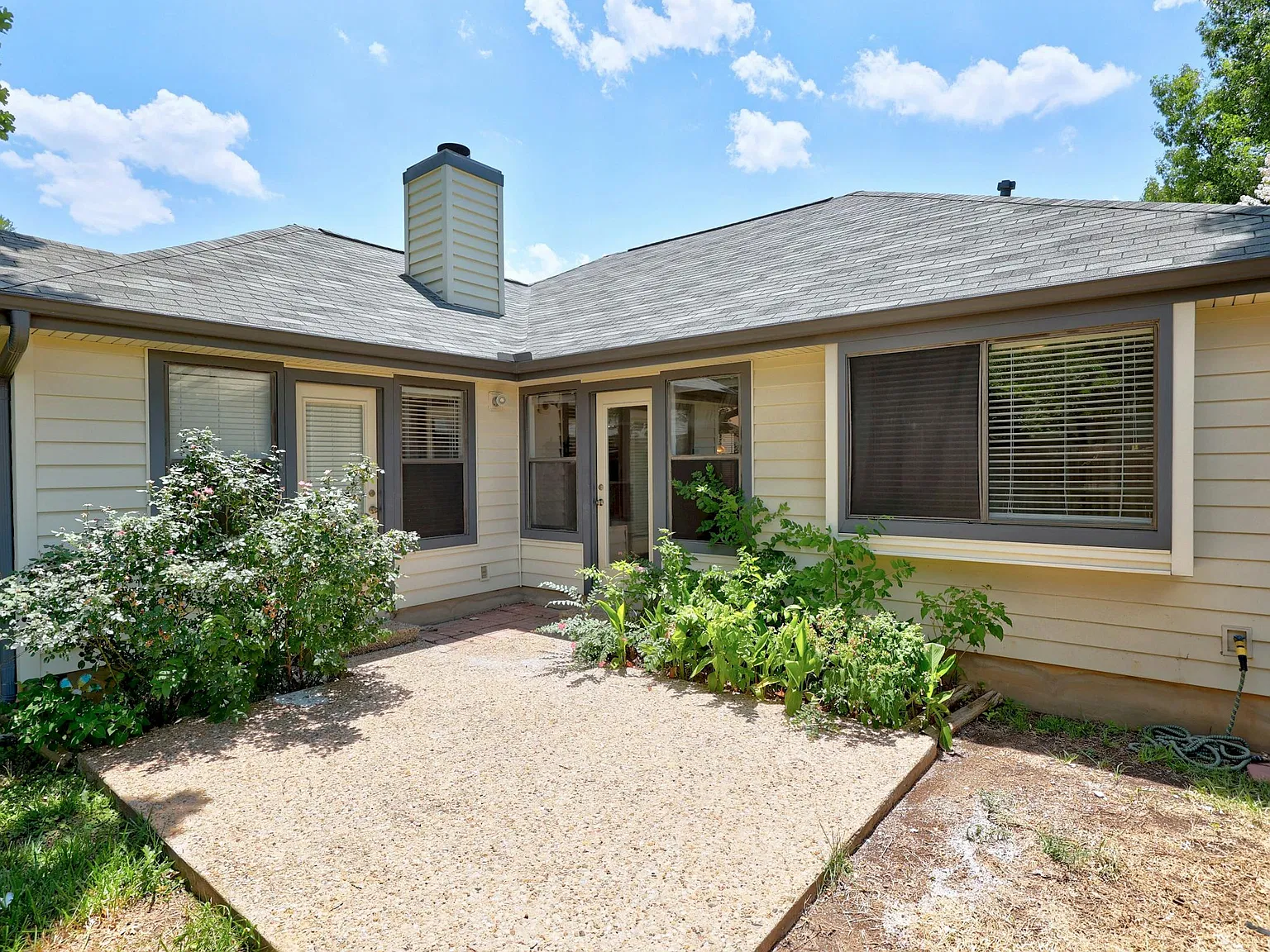 3 bed, 1559 sqft, $1,895 — Photo 2