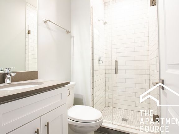 4th image of 2105 N Sedgwick St APT 3