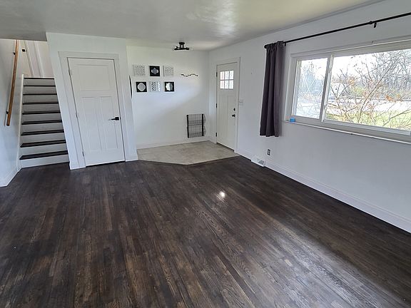 4th image of 6070 Birdwood Cir