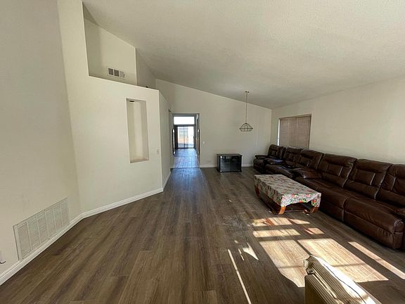 3rd image of 15630 Lake Terrace Dr