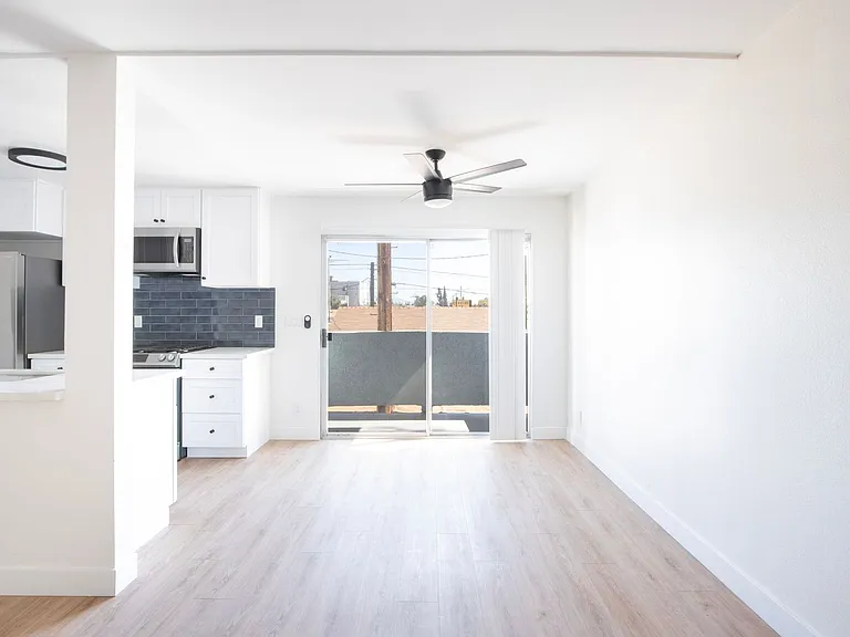 5740 Camellia Ave — Photo 9