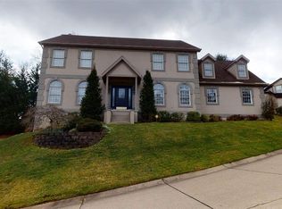 4 Court Side Dr, Huntington, WV 25705