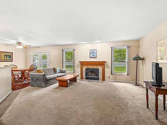 3rd image of 51062 Oak Hollow Ln