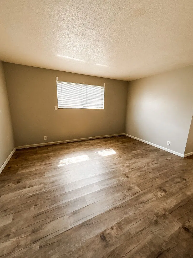 Grand Apartments — Photo 2