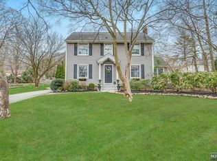 15 Winter St, Mahwah, NJ 07430