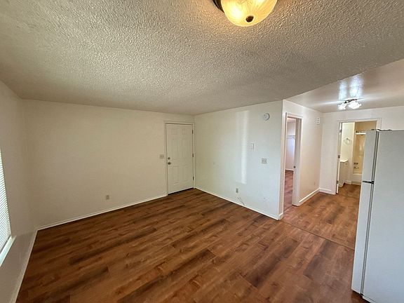 5th image of 150 Manbrin Dr N