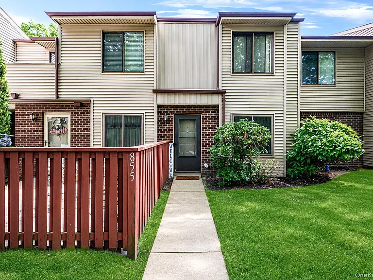 855 Skyline Dr — Photo 4