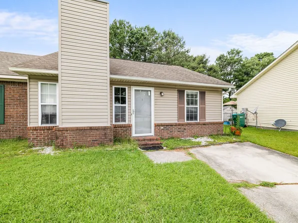 116 Live Oak Ct, Midway Park, NC 28544