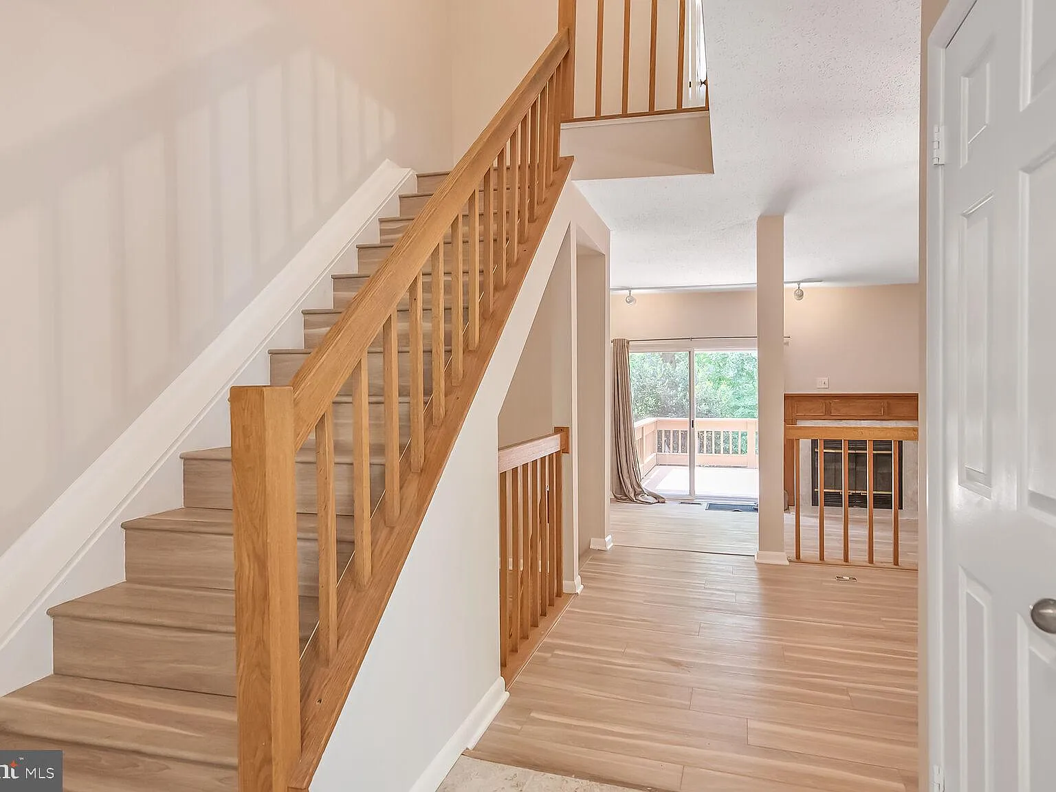 3 bed, 4.0 bath, 1865 sqft, $3,400 — Photo 2