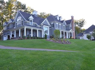 9 Stockbridge Dr, Avon, CT 06001