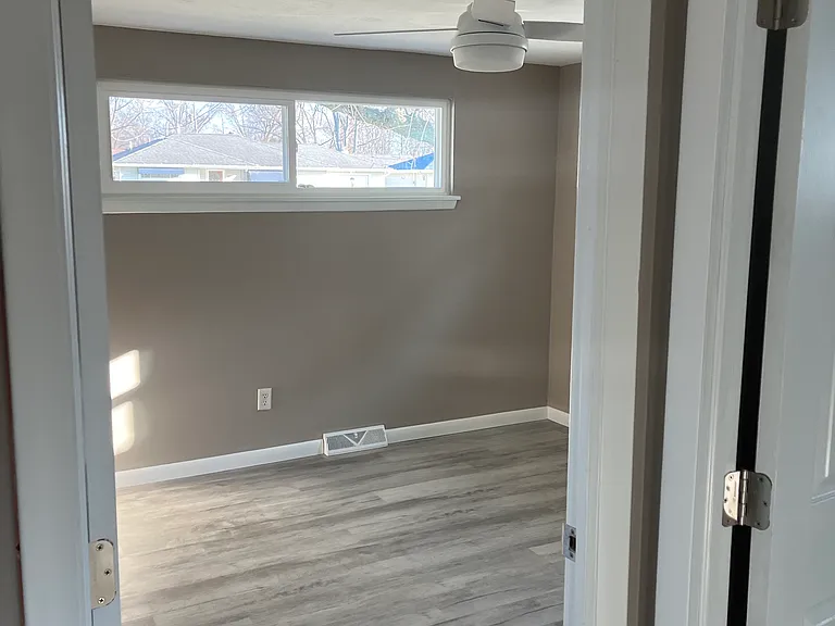 868 Mansfield St — Photo 11