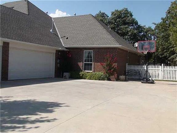2nd image of 6009 NE 107th St