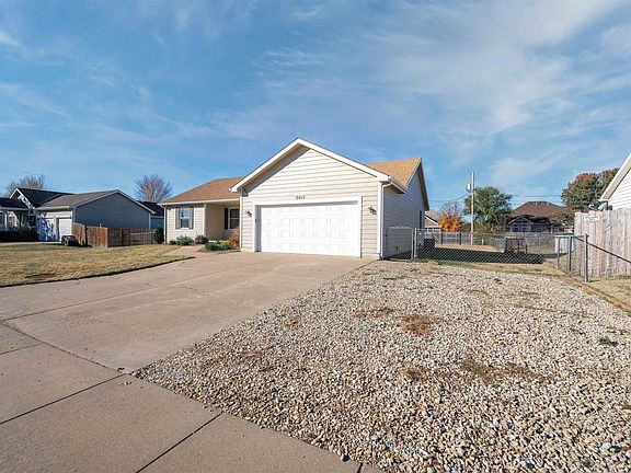 2nd image of 2416 Blakemoore Dr