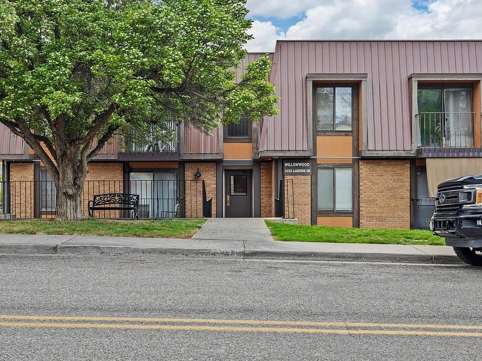 1st image of 3233 Lakeside Dr APT 308