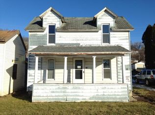 918 Main St, Savanna, IL 61074