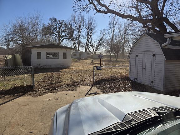 3rd image of 7900 Melrose Ln