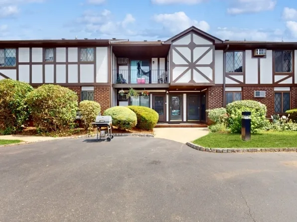 76 Farm Rd #D, Hillsborough Twp., NJ 08844