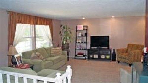 3rd image of 5881 Cedaridge Dr