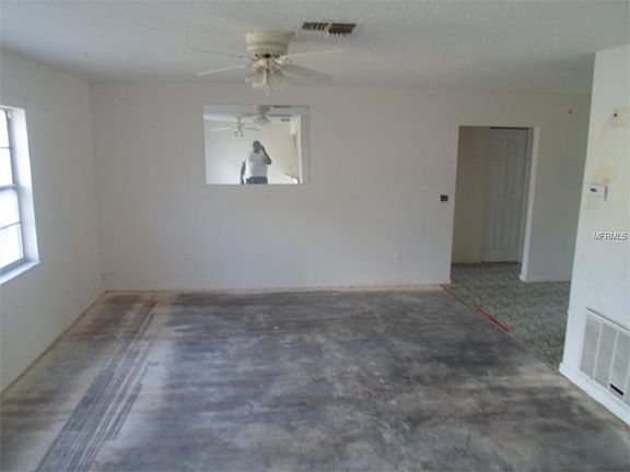 3rd image of 10003 Fawn Grove Pl