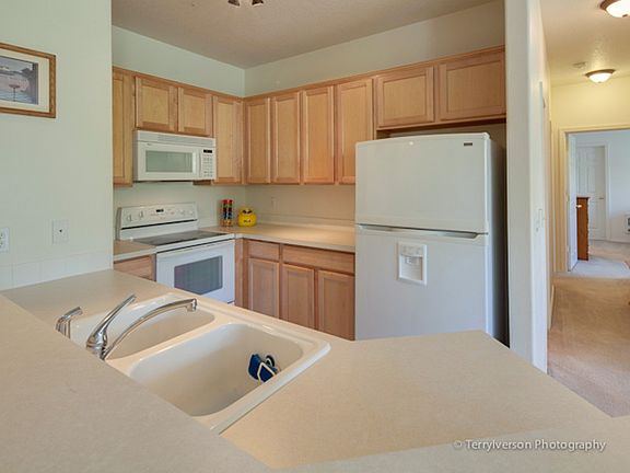 5th image of 7216 SW Manor Way Unit F
