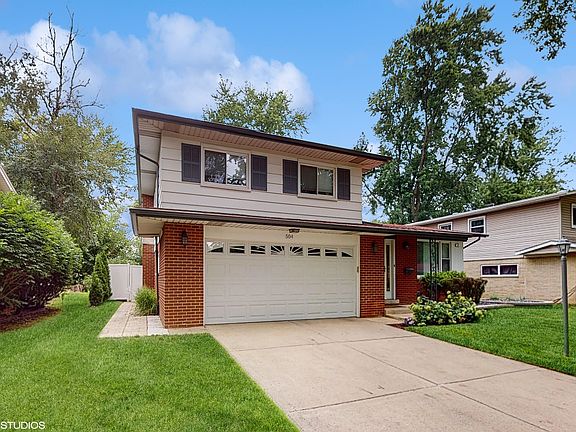 3rd image of 504 N Kenneth Ct