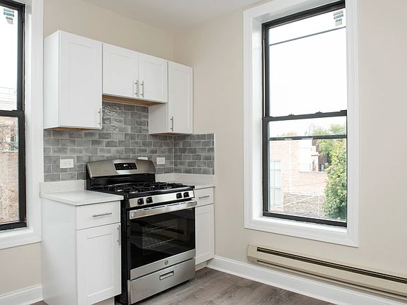 3rd image of 2909 1/2 N Mildred Ave #3F