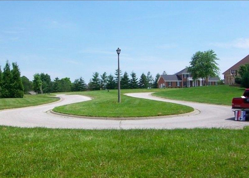 2nd image of 42 Kings Pointe Ct