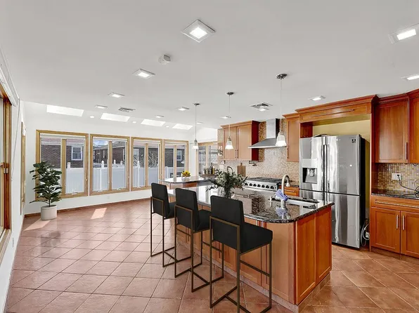 2135 E 65th St, Brooklyn, NY 11234