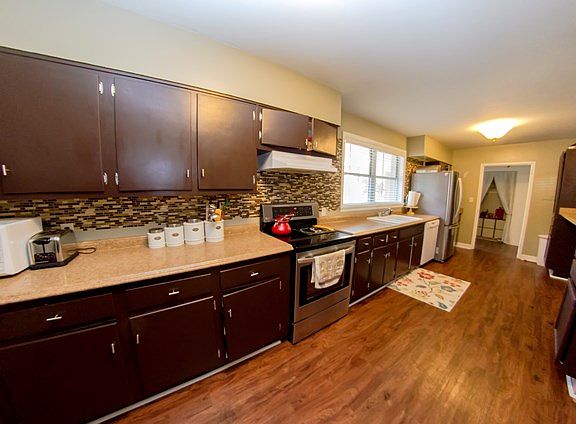 3rd image of 358 Knox Dr
