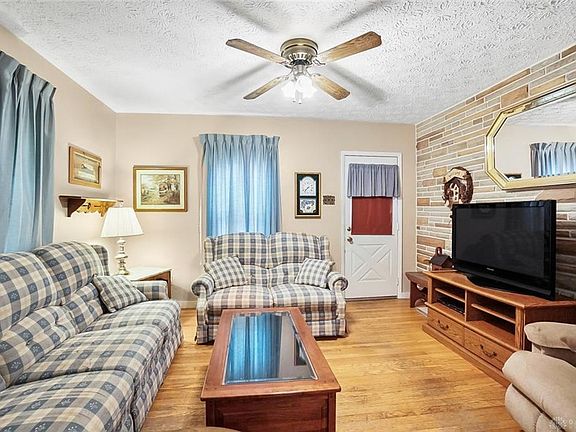 3rd image of 7840 Cedar Hill Dr
