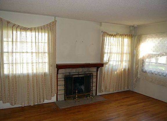 Living room w/ fireplace and beautiful hardwood floors 