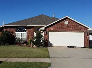4017 Queens Dr, Moore, OK 73160