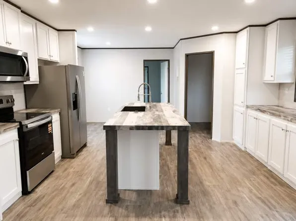 2120 S Burleson Blvd Trailer 69, Burleson, TX 76028