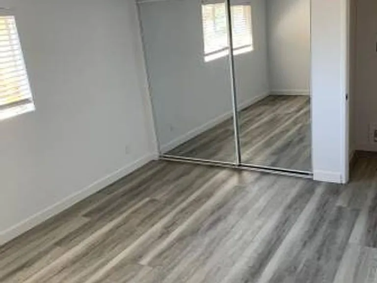 College Manor — Photo 8