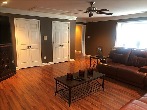 4th image of 2210 Shari Ln